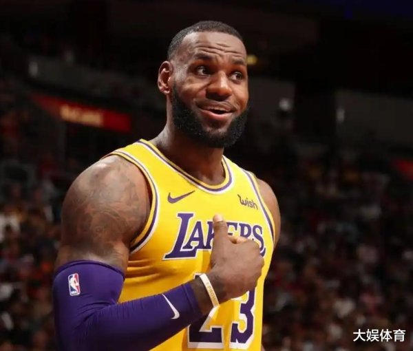 James ở lại với Lakers trong 8 năm liên tiếp và chơi cho cùng một đội trong thời gian dài nhất liên tiếp trong sự nghiệp của anh ấy
