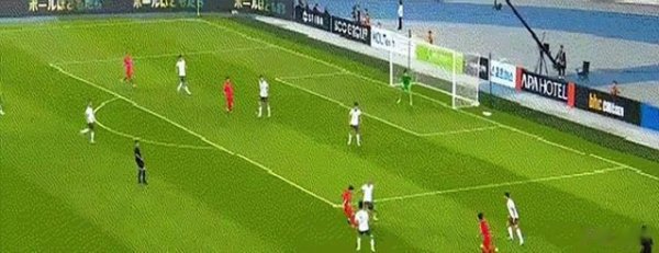 Đội bóng đá quốc gia ở Đông Á lần đầu tiên biểu diễn và ra mắt với tư cách là huấn luyện viên, Lao Zhu đã hoảng loạn, và khuôn mặt của Zhengyu có màu vàng!