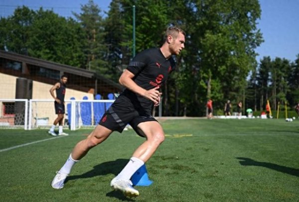 Một ngày nào đó, Serie A xu hướng: Milan muốn mua một hậu vệ nhưng giá quá đắt. Inter Milan muốn mua anh ta với giá 40 triệu