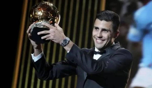 Real Madrid đã dành 100 triệu để giành được người chiến thắng giải thưởng Golden Ball, người kế vị sáo ma thuật đã đến, và những thiếu sót của anh ta ngay lập tức trở nên mạnh mẽ!