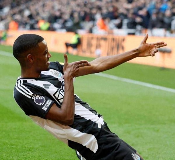 Liệu sự điên rồ sẽ tiếp tục? Người ghi bàn hàng đầu của Newcastle tham gia Liverpool theo tên, và nó sẽ tốn 120 triệu để mua anh ta