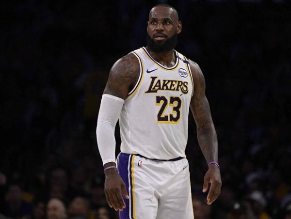 Stein: Tôi dự đoán rằng mùa 25-26 không phải là mùa giải cuối cùng của James. Không có dấu hiệu cho thấy nó là